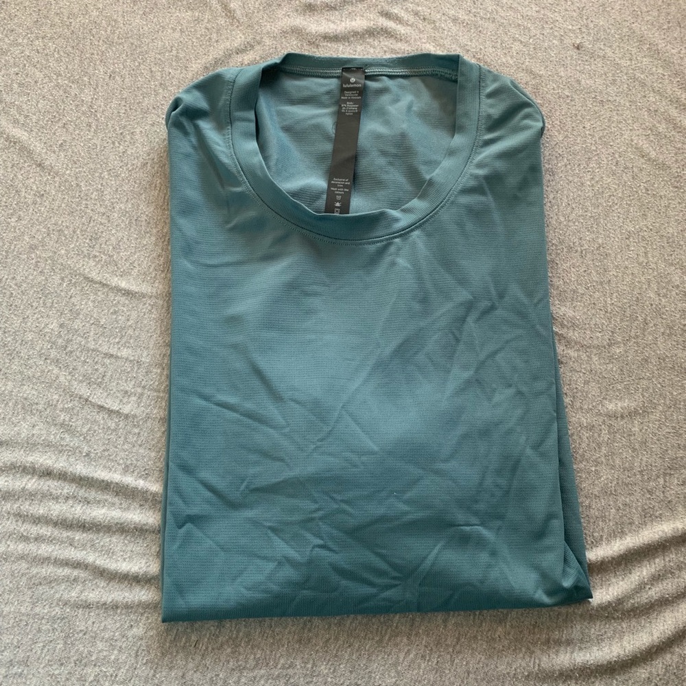 Men’s lululemon running shirt (run out ss).
